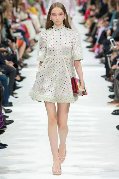 Look 50